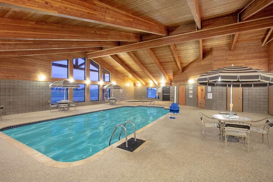More Photos Of 2405 S El Camino Dr, Sayre Hotel For Sale