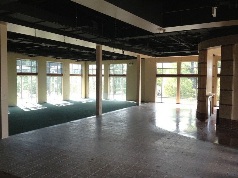 More Photos Of 5714 Edmondson Pike, Nashville Freestanding For Sale