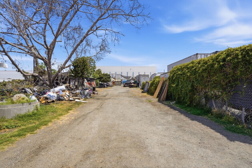 More Photos Of 1635 W 130th St, Gardena Contractor Storage Yard For Sale
