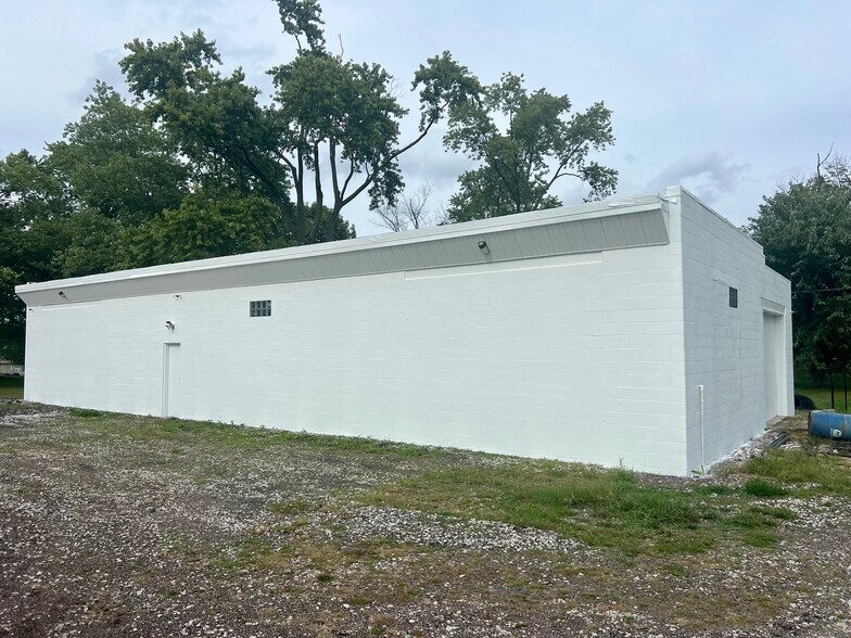 More Photos Of 10033 N Old State Road 67, Mooresville Flex For Sale