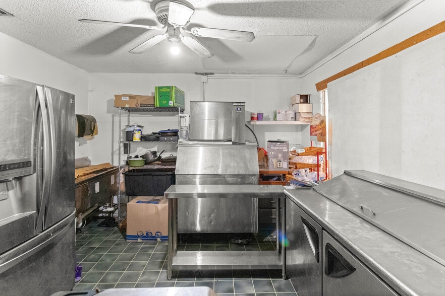 More Photos Of 5620 Bertsville Rd, Lady Lake Hotel For Sale