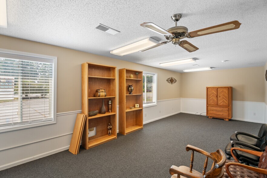 More Photos Of 123 Lawand Dr, Columbia Office Residential For Sale