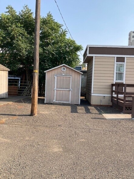 More Photos Of 600 SE Court Ave, Pendleton Auto Dealership For Sale