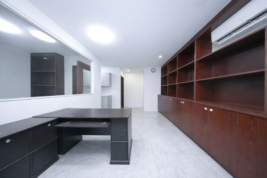 More Photos Of 5811 6th Ave, Brooklyn Office For Sale
