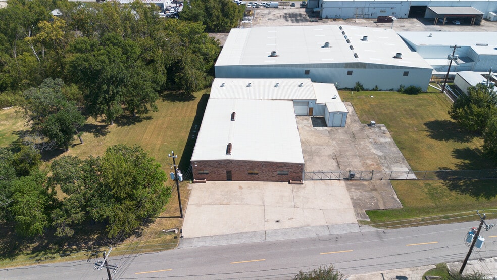 More Photos Of 14826 Yarberry St, Houston Warehouse For Sale