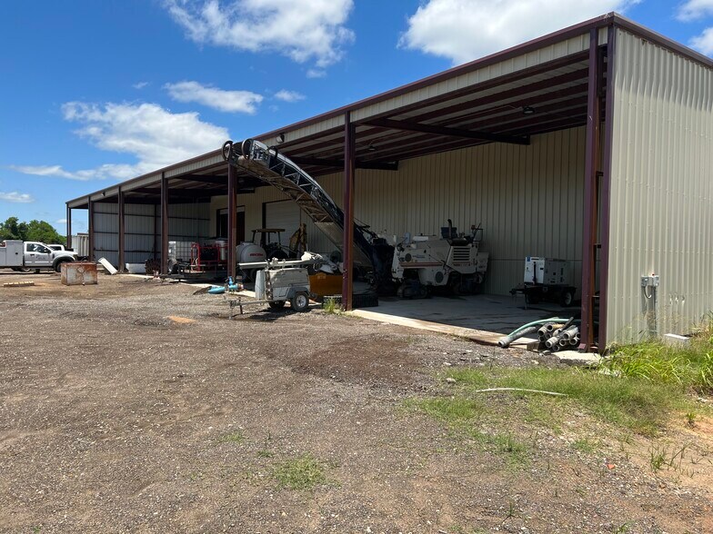 More Photos Of 7066 Raymond Stotzer Pky, College Station Distribution For Lease