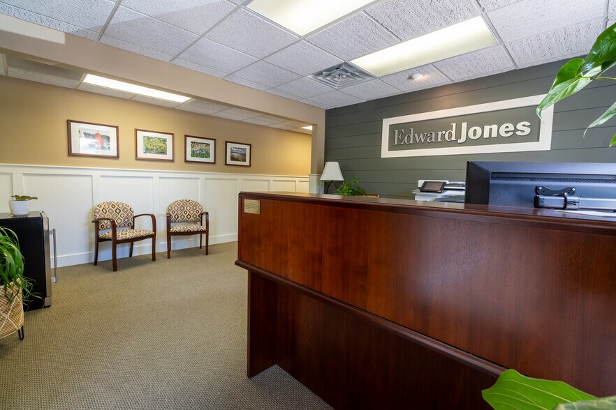 More Photos Of 833 E 16th St, Holland Bank For Lease