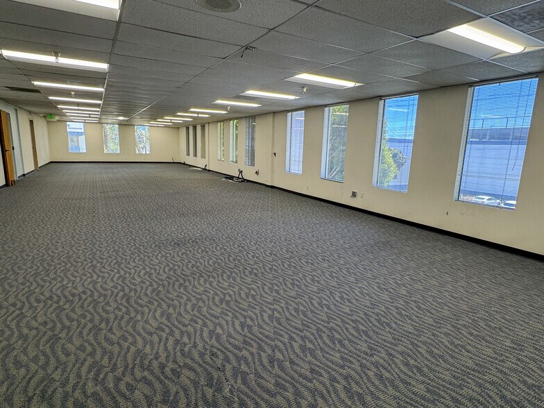 More Photos Of 415-425 E Grand Ave, South San Francisco Distribution For Lease