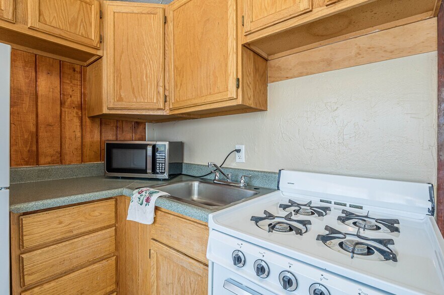 More Photos Of 21221 Baron Lake Dr, Cedaredge Hotel For Sale