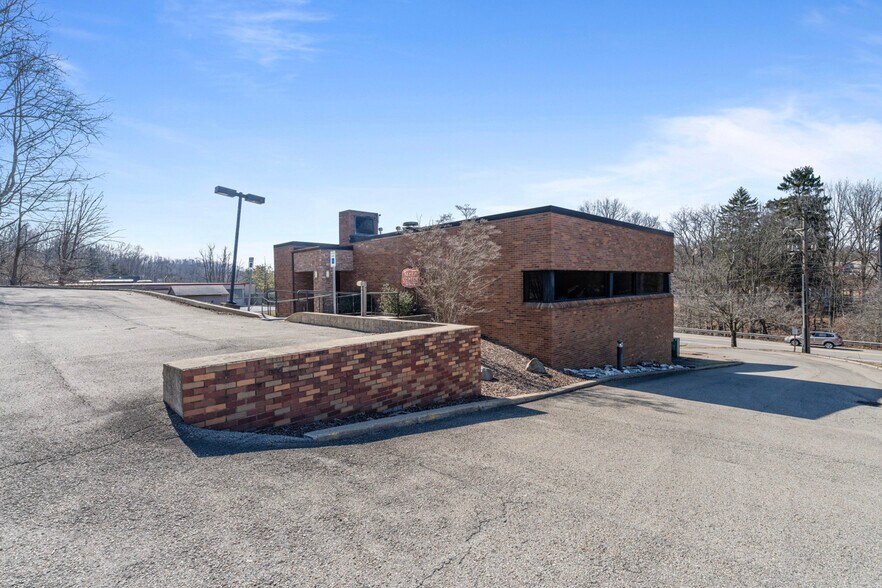 More Photos Of 2640 Pitcairn Rd, Monroeville Medical For Sale