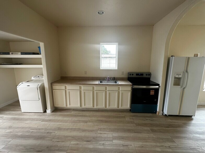 More Photos Of 321 Pitkin Ave, Grand Junction Flex For Sale