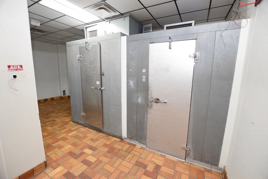 More Photos Of 1344-1358 E Bristol Rd, Burton Freestanding For Lease