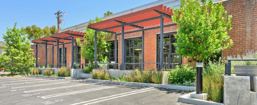 More Photos Of 10113 Jefferson Blvd, Culver City Warehouse For Lease