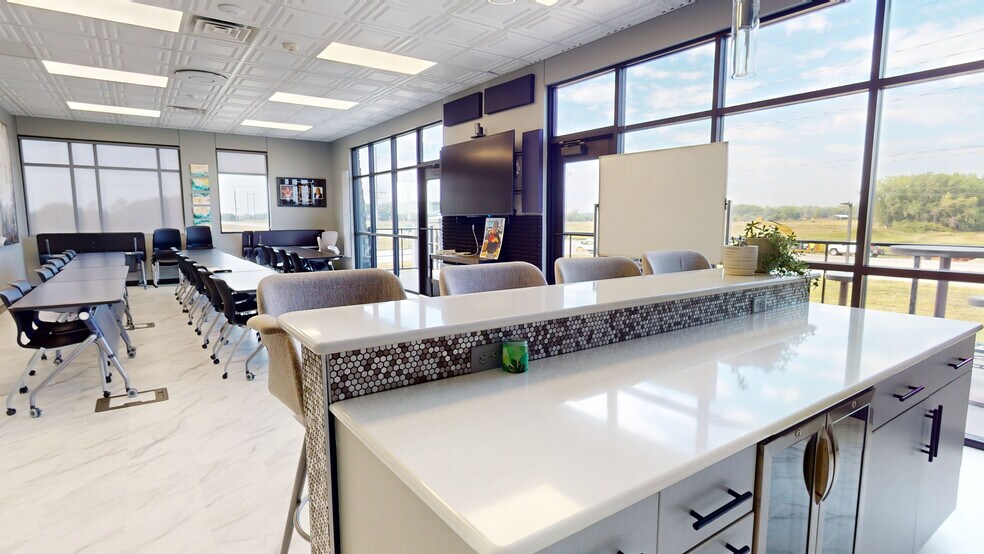 More Photos Of 4471 41st Ave, Columbus Office For Lease