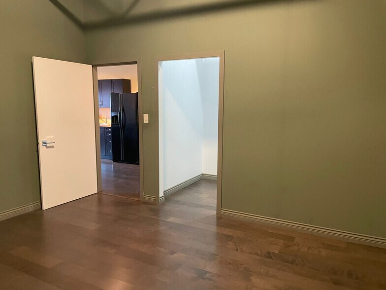 More Photos Of 18669 52nd Ave, Surrey Warehouse For Sale