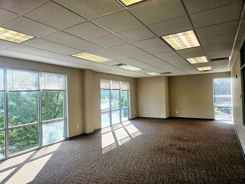 More Photos Of 9039 Antares Ave, Columbus Medical For Lease