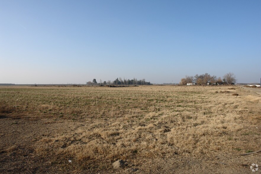More Photos Of 345 Driver Rd, Bakersfield Land For Lease
