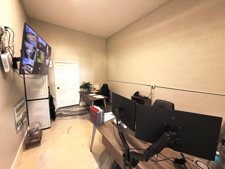 More Photos Of 3593 Veronica S Shoemaker Blvd, Fort Myers Warehouse For Sale