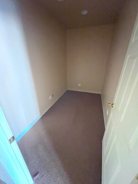 More Photos Of 802-806 Wynan Ct, Anadarko Medical For Sale