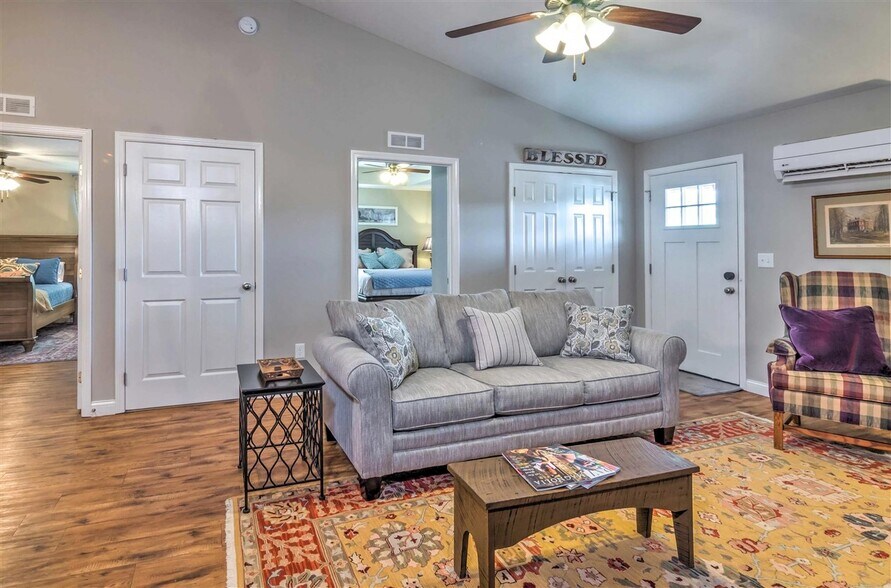 More Photos Of 4971 Veterans Memorial Hwy, Brownsville Multifamily For Sale