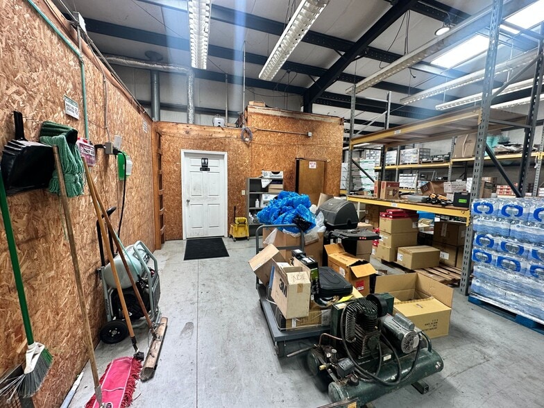More Photos Of 306 Canton Rd, Cumming Freestanding For Lease