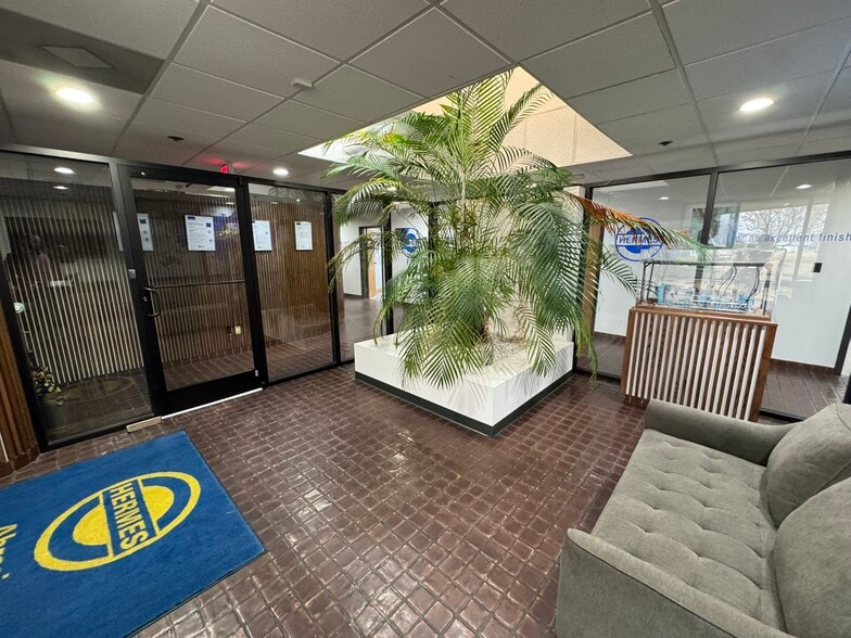 More Photos Of 524 Viking Dr, Virginia Beach Manufacturing For Lease