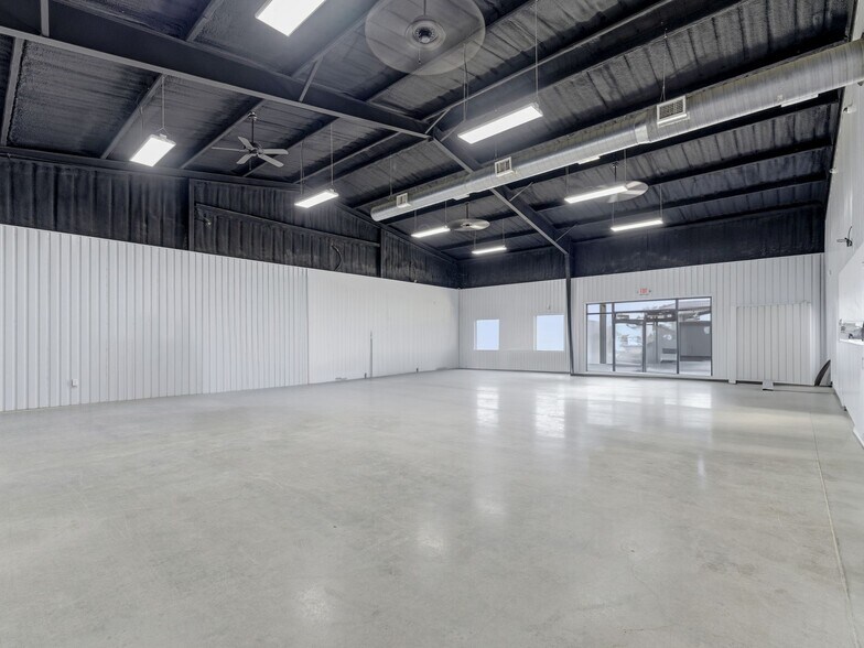 More Photos Of 1511 S Graham St, Stephenville General Retail For Sale