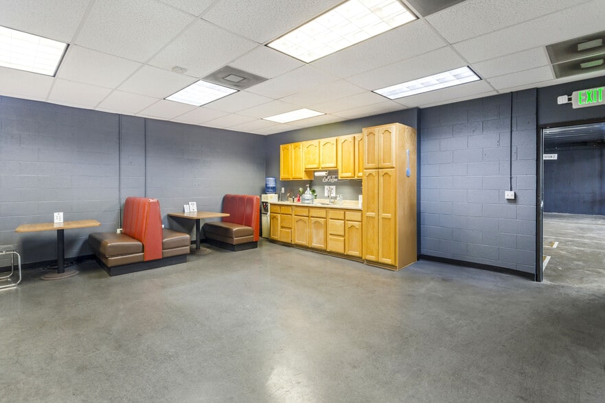 More Photos Of 315 S Flower St, Burbank Warehouse For Lease