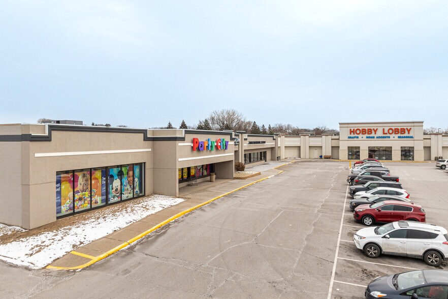 More Photos Of 3000 N White Bear Ave, Maplewood Unknown For Lease