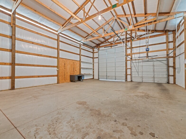 More Photos Of 25 Lester Ln, Waynesville Flex For Sale