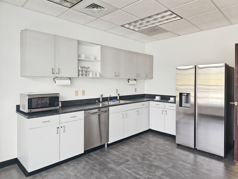 More Photos Of 4510 Weybridge Ln, Greensboro Coworking Space