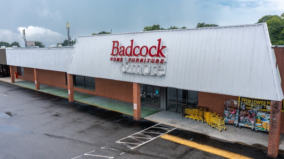 Primary Photo Of 221 S Poplar St, Elizabethtown General Retail For Lease