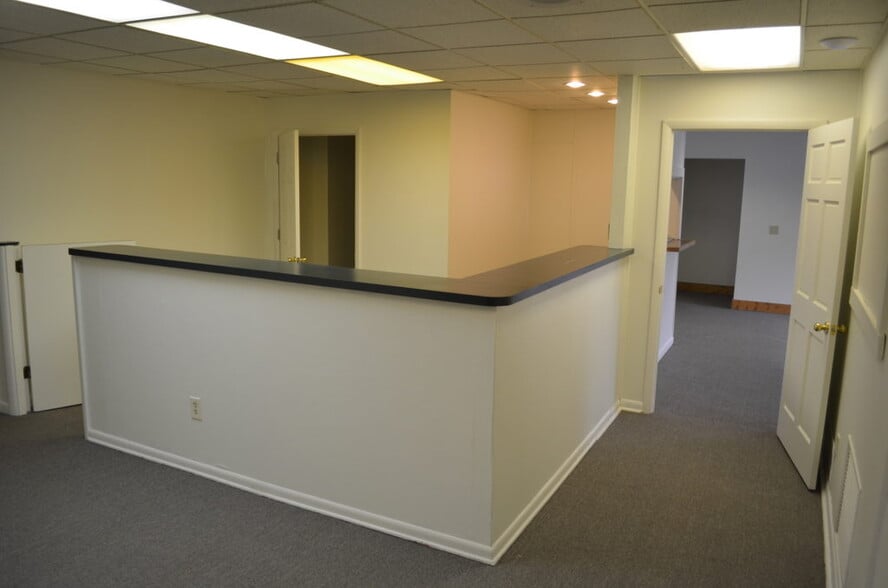 More Photos Of 141 Columbus Rd, Athens Office For Lease