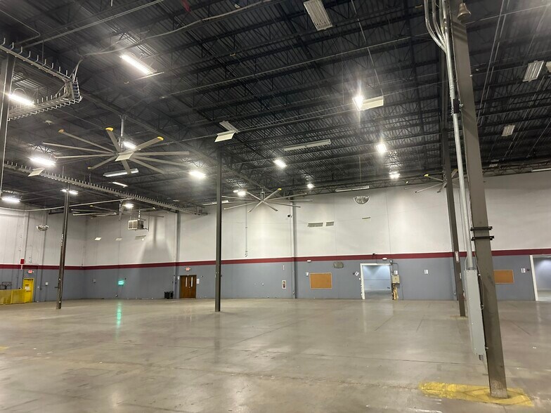 More Photos Of 210 Wiley Rd, Lagrange Warehouse For Lease