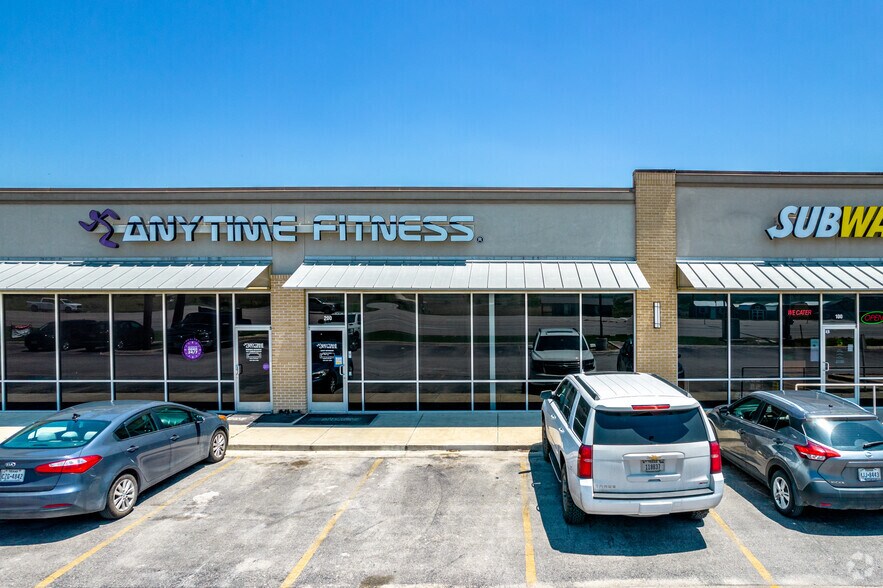 More Photos Of 131 Business Park Dr, Kenedy Storefront Retail Office For Lease