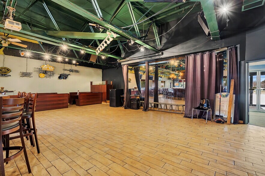 More Photos Of 905 Theodore St, Crest Hill Restaurant For Sale