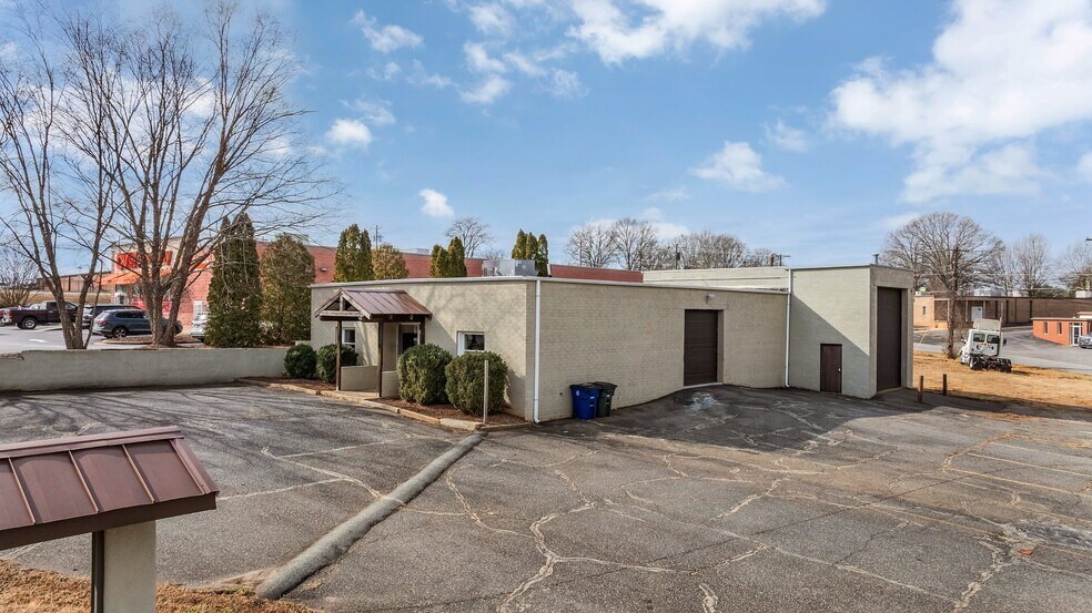 More Photos Of 105 Rock Barn Rd NE, Conover Flex For Sale