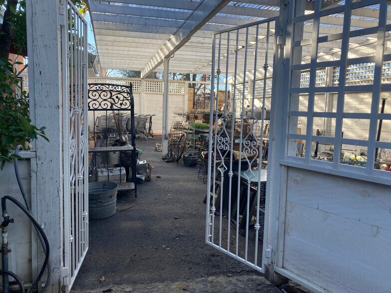 More Photos Of 870 Hartnell Ave, Redding Garden Center For Sale