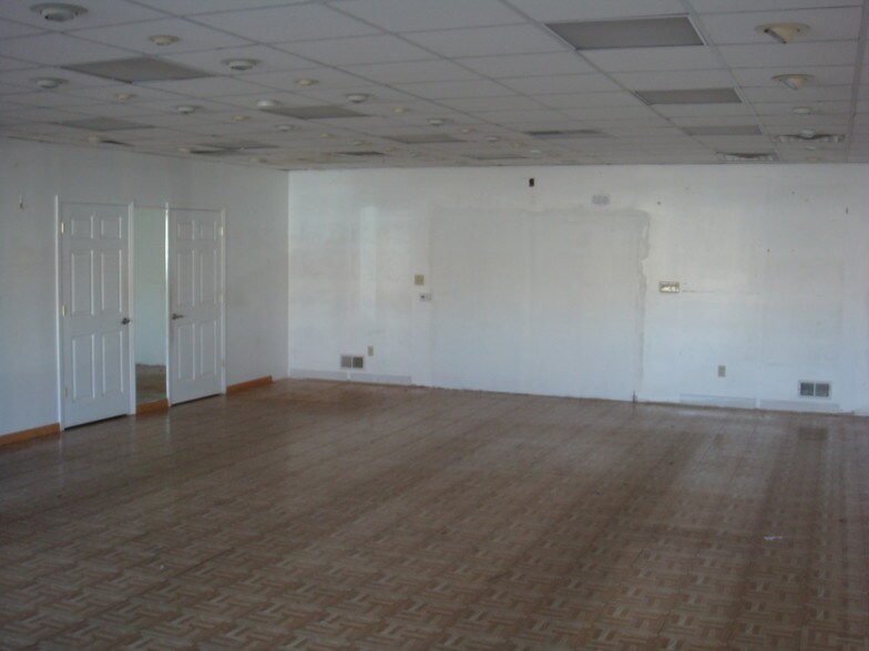 More Photos Of 1173-1175 Green St, Iselin Storefront Retail Office For Sale