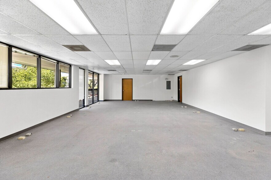 More Photos Of 7418 John Smith, San Antonio Loft Creative Space For Lease