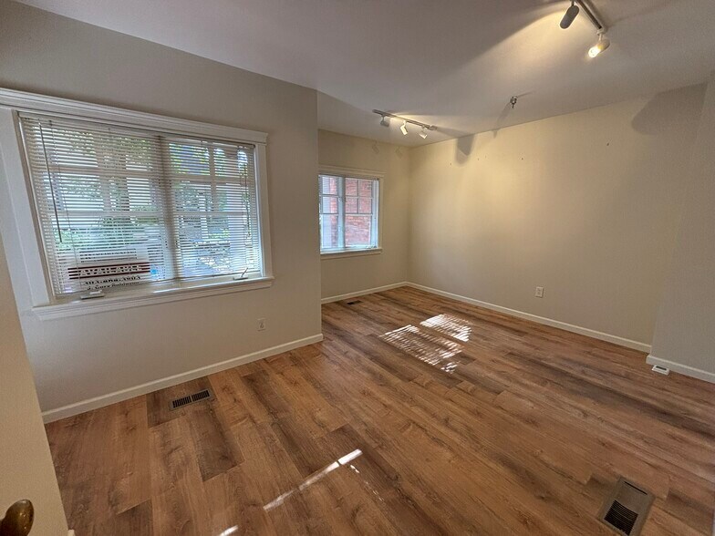 More Photos Of 1634 Walnut St, Boulder Office For Sale