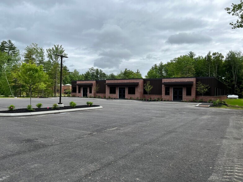 Primary Photo Of 42 Industrial Park Rd, Saco Office For Lease