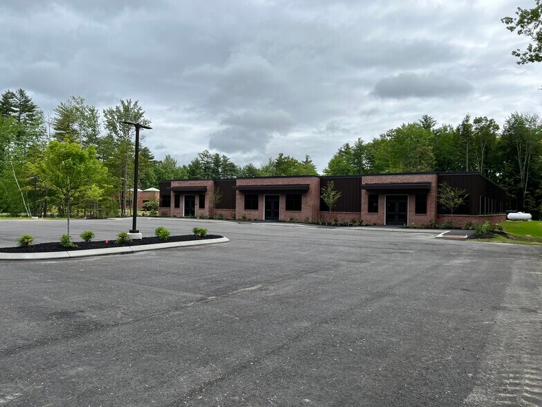 More Photos Of 42 Industrial Park Rd, Saco Office For Lease
