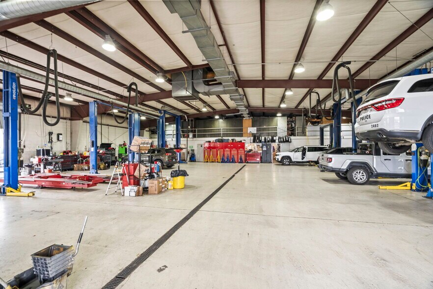 More Photos Of 3450 Tom Austin Hwy, Springfield Auto Dealership For Lease