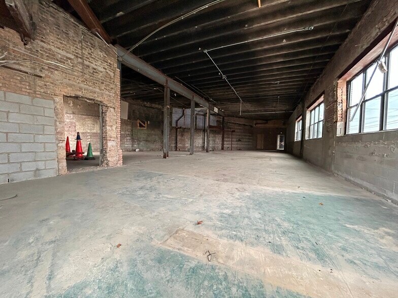 More Photos Of 2461 W Grand Ave, Chicago Storefront For Lease