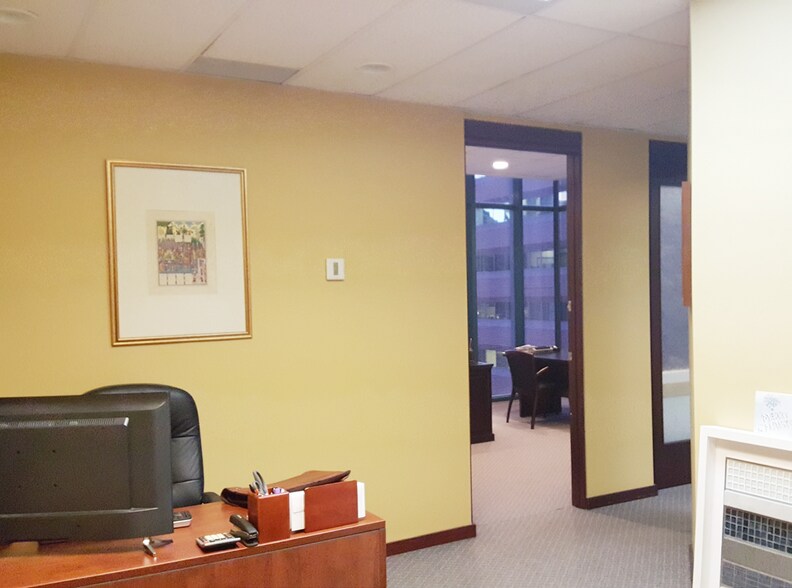 More Photos Of 1080 Howe St, Vancouver Office For Sale