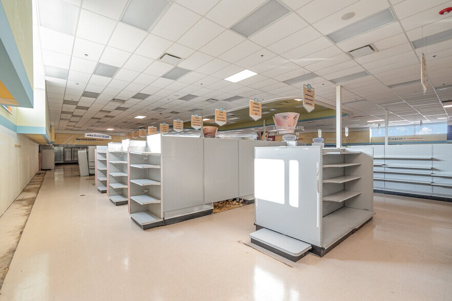 More Photos Of 1470 Tittabawassee Rd, Saginaw Drugstore For Sale