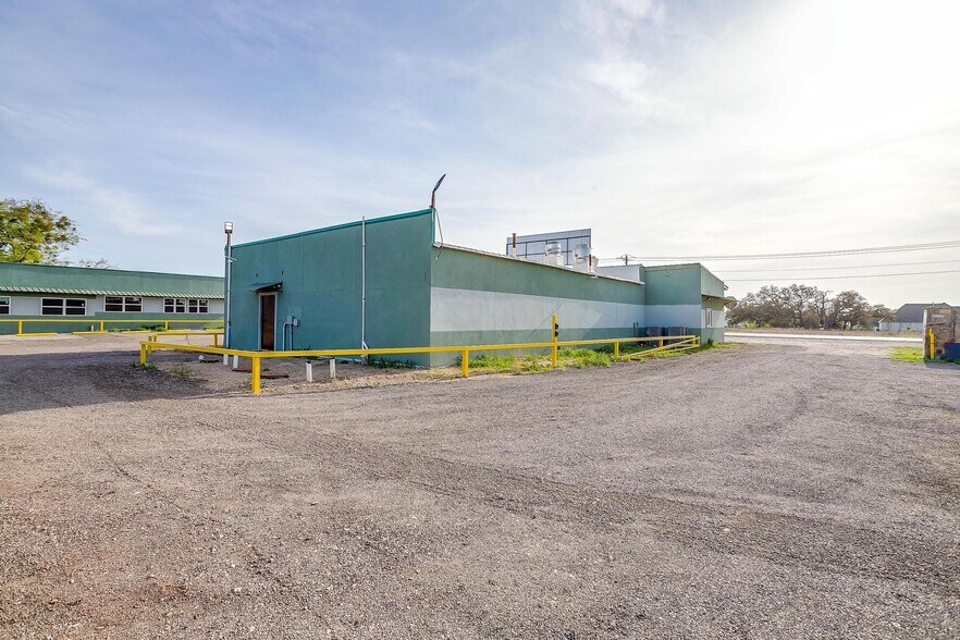 More Photos Of 4920 Tin Top Rd, Weatherford Office For Sale