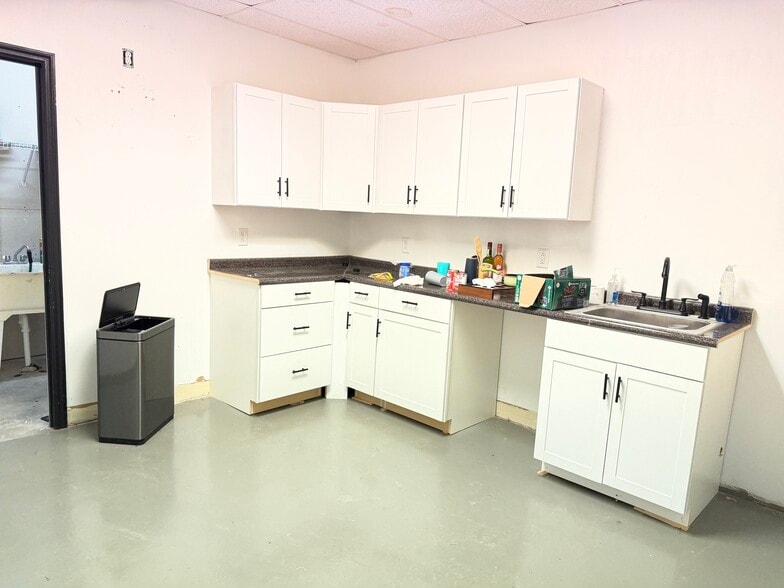 More Photos Of 551 Blythe Ave, Gallatin Freestanding For Lease
