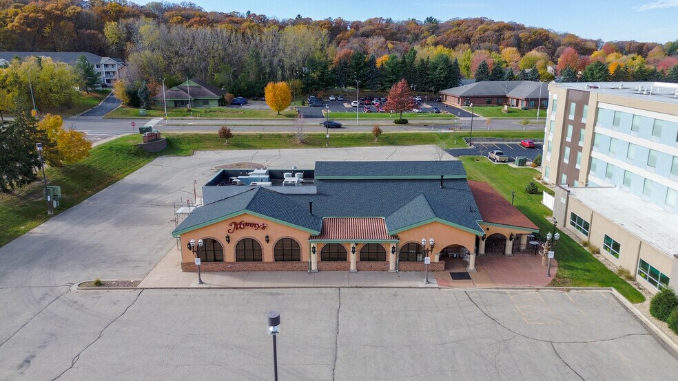 Primary Photo Of 4207 Oakwood Hills Pkwy, Eau Claire Restaurant For Sale